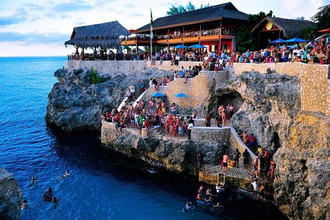 Party Catamaran: OpenBar, Music, Negril Beach, Caves, Snorkeling - Getting from Montego Bay to Negril: the bus time that shapes your day