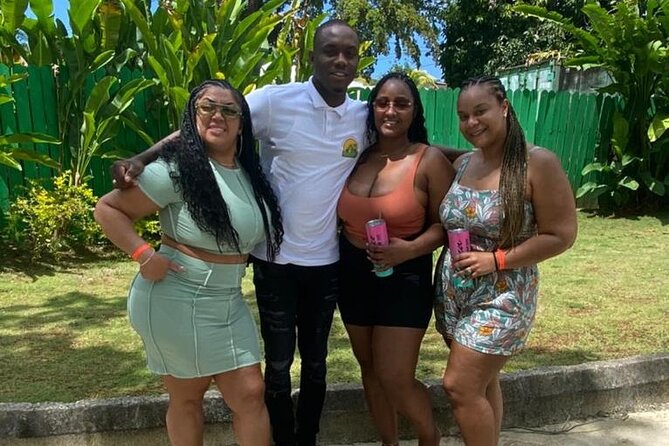 Private Airport Transfer from MBJ to RIU Montego Bay & Reggae - Comfort on the Short Ride: AC, Recline Seats, and Space for Real Luggage