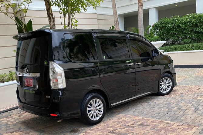 Private airport Transfer from Montego Bay To Negril - How the airport pickup works at Donald Sangster International