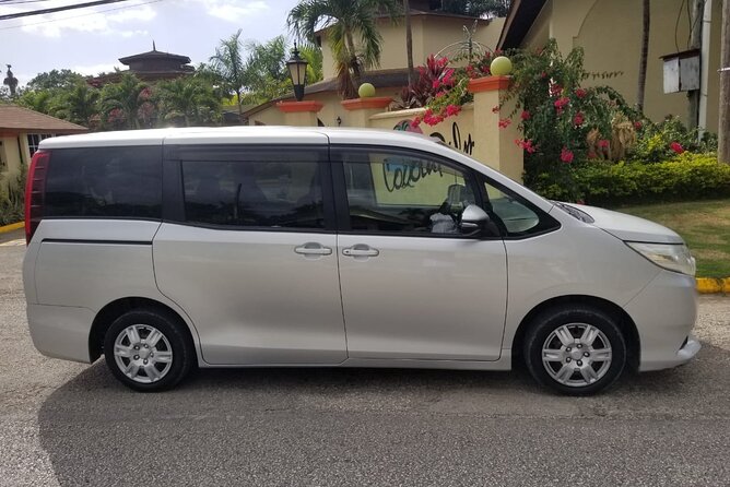 Private Airport Transfer to Azul Beach Resort Negril - The Friendly Driver Factor: Culture Talk Without the Hard Sell