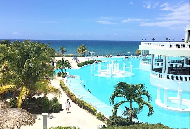 Private Airport Transfer to Lady Hamilton and Grand Palladium - Optional Rest Stop: A Small Request With Big Payoff