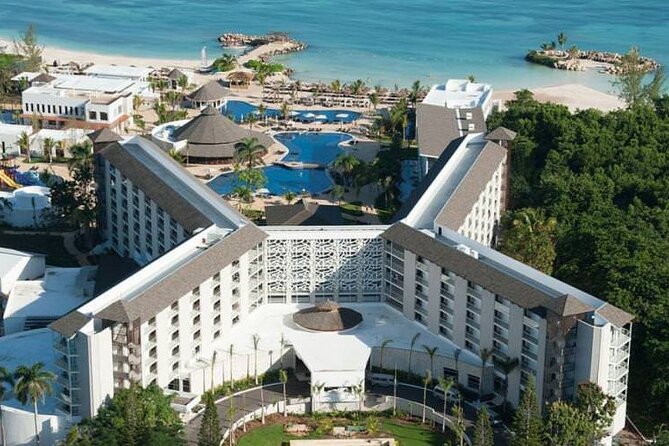 Private Airport Transfers to Royalton Blue Waters and White Sand - Picking Your Resort Stop: White Sands vs Blue Waters