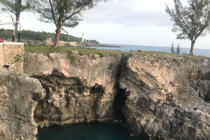 Private and Customized Tour to Negril From Montego Bay - Rick’s Cafe Cliff Divers and Sunset Views
