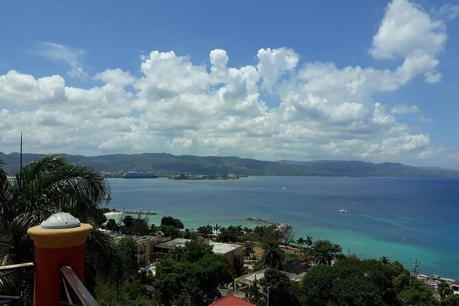 Private Montego Bay Highlights Tour - Ironshore residential drive: seeing everyday Jamaica