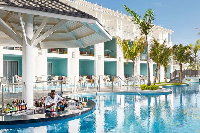 Private Montego Bay Jamaica Airport Transfer to Hotels in Negril - Round-trip option: coming home with the same reliability