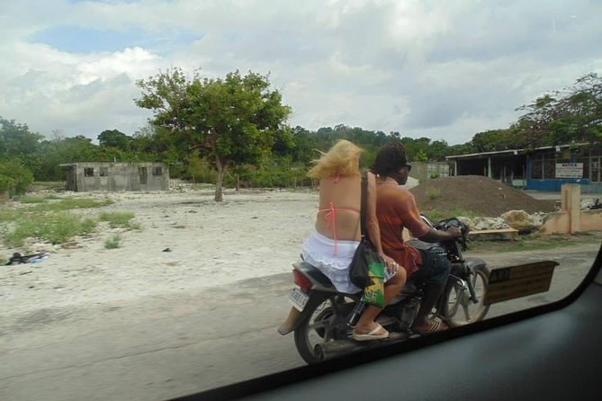 Private Negril Beach & Rick's Cafe Sunset Tour - What the guides do well: humor, flexibility, and keeping you moving