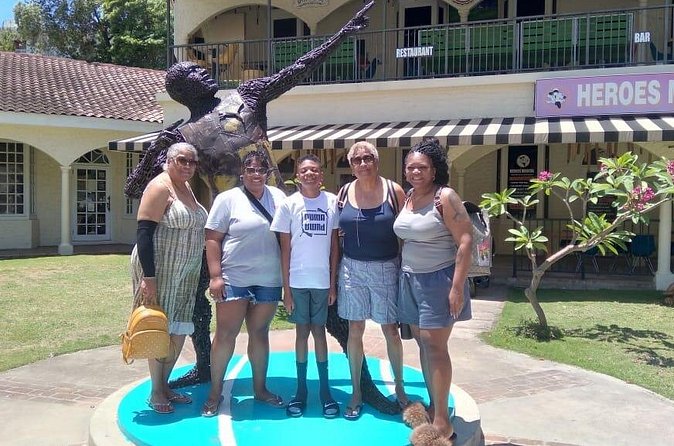 Private One-Way and Roundtrip Airport Transfer to Montego Bay Hotels - Comfort and Driver Professionalism: What the Best Reviews Were Really Saying