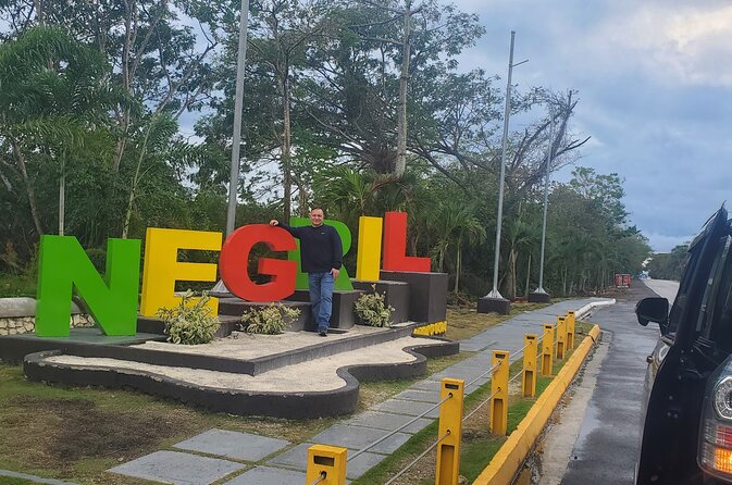Private Round Trip Airport Transfer from Montego Bay to Negril - Group Size and Vehicles: For Up to 15 People