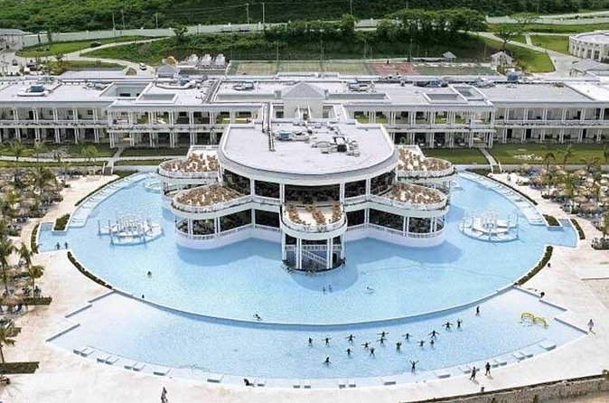 Private Sangster Airport Transfer to Grand Palladium Resort - How island comfort tours Runs It (and Why That Structure Helps)