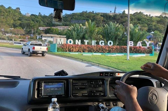 Private Transfer from Montego Bay Airport to Montego Bay Hotels - How Drivers Keep It Professional (Plus Real-World Examples)