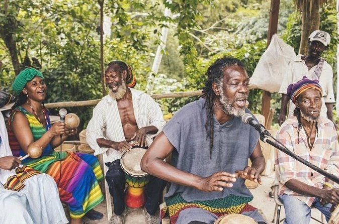 Rastafari Indigenous Village Tour - The Souvenir and Facial Products Stop: Supporting Makers