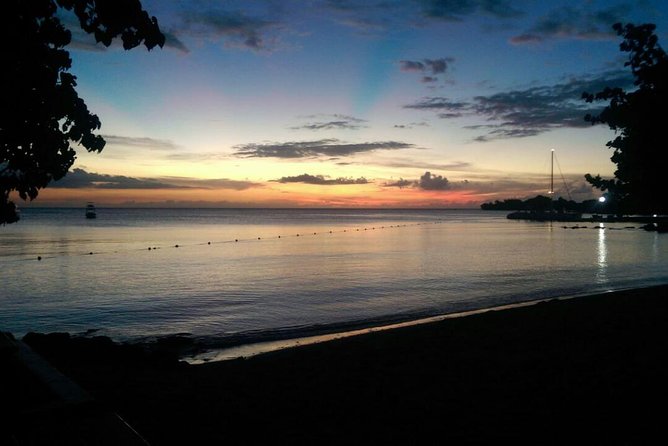 Ricks Cafe + Shopping - Rick’s Cafe at sunset: photos, music, and cliff-jumping energy