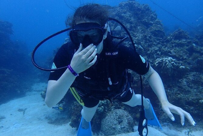 Scuba Diving and shopping on the Hipstrip. - Key highlights at a glance